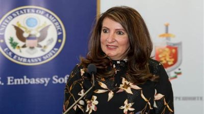 السفيرة الأمريكية لدى مصر تشارك في فعاليات برنامج 