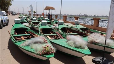 محافظ سوهاج يسلم 60 مركب صيد للأسر الأولى بالرعاية