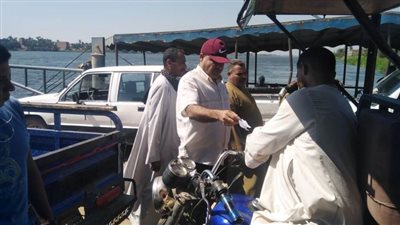 رئيس مركز صدفا بأسيوط يتابع سير العمل بمشروع العبارات النهرية بقرية مجريس