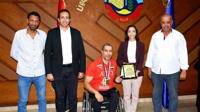 محافظ البحيرة تكرم السبعاوي لاعب منتخب كرة اليد للكراسي المتحركة المتوج بلقب بطولة العالم