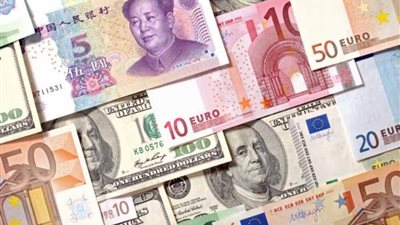 الدولار يرتفع مقابل عملات رئيسة