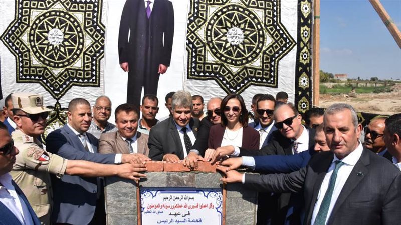 وضع حجر الأساس لموقف