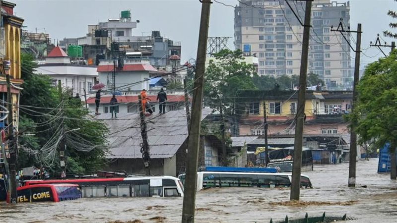 الفيضانات والانهيارات