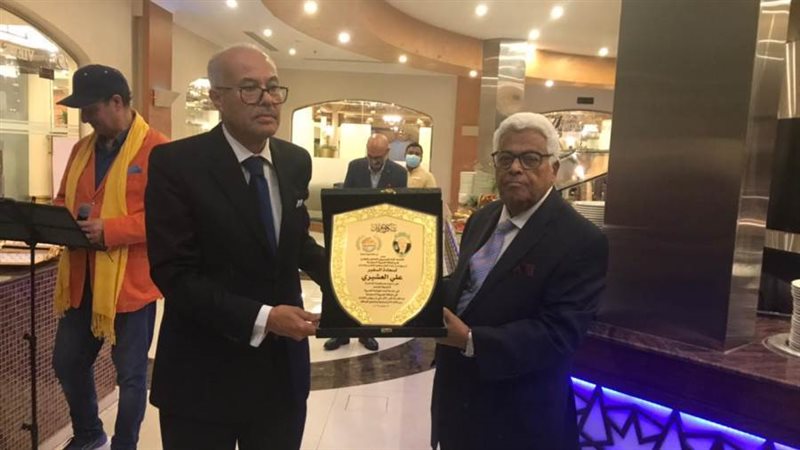 السفير علي العشيري