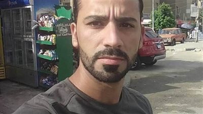 طفل يقود سيارة عكس الاتجاه ويدهس شابًا في مدينة نصر 