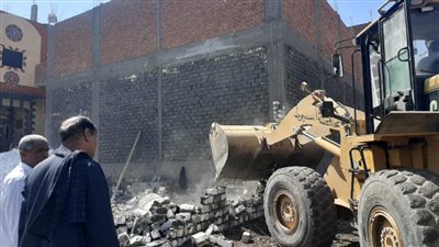 إزالة 9 حالات تعدٍ على أراضٍ زراعية ومخالفة بناء بمركزي القوصية وديروط وحي غرب 