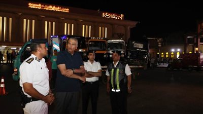 أسوان يوجه إلى تكثيف جهود السيطرة المرورية على الميادين والشوارع الرئيسية والجانبية