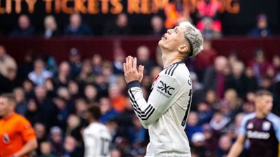 تعادل محبط أمام أستون فيلا يزيد من أزمات الشياطين الحمر