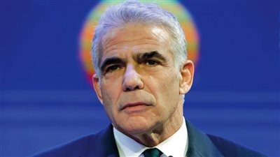 لبيد يدعو إلى توجيه ضربات لحقول النفط الإيرانية