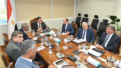 وزير الإسكان يتابع موقف المشروعات الجاري تنفيذها ضمن المبادرة الرئاسية حياة كريمة