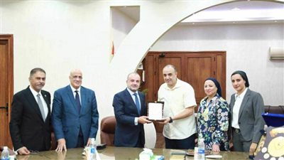 اتحاد السلاح يسلم الدرع العام إلى نادي الشمس 