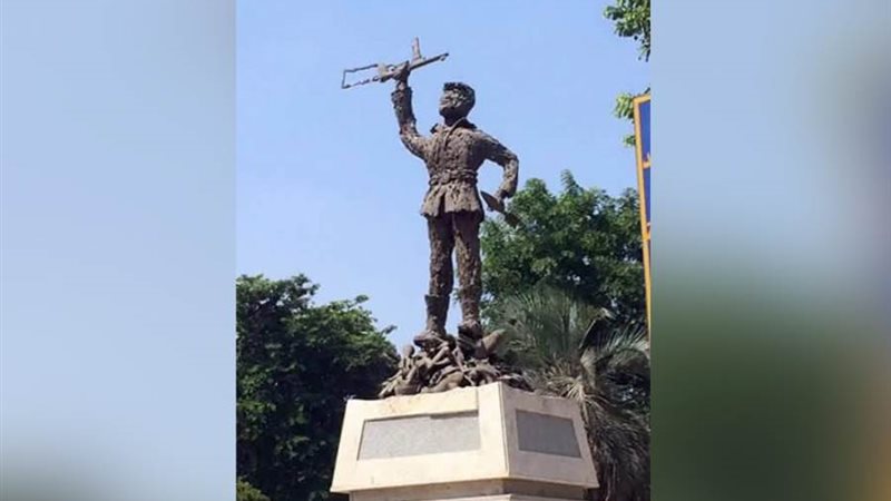 تمثال الصمود