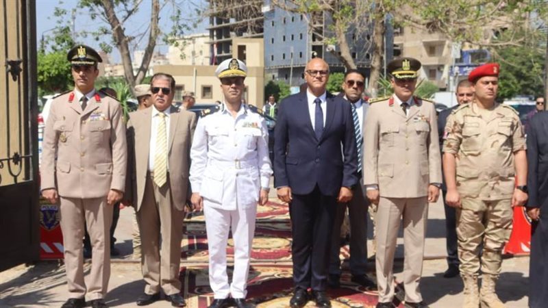 وضلع إكليل من الزهور