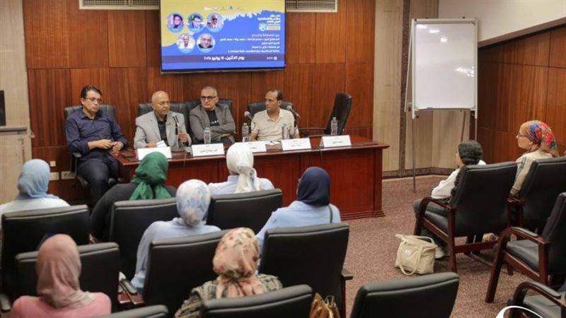 بين الصحافة والإبداع