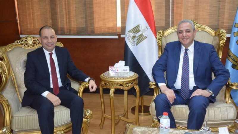 محافظ الغربية ومدير