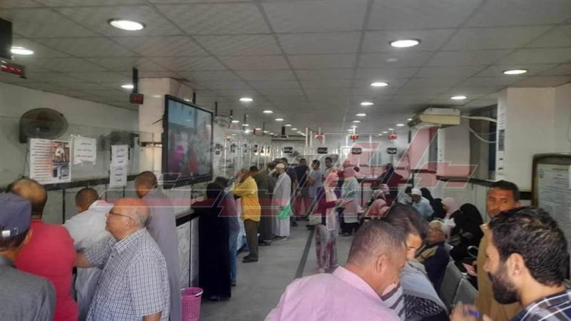 توافد المواطنين علي