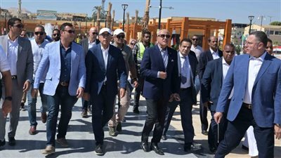 رئيس الوزراء يتابع أعمال تطوير كورنيش البر الغربي والممشى الزجاجي