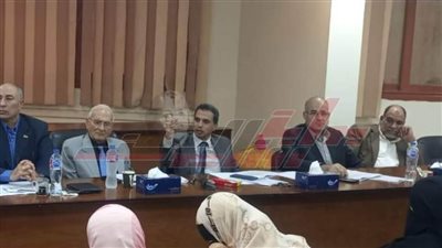 إجراء المقابلات مع المتقدمين لوظيفة مدير ووكيل مدرسة بكفر الشيخ 