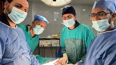  كان يعاني من انسداد بين الفم والمعدة.. فريق طبي ينجح في زرع مريء لطفل بأسيوط
