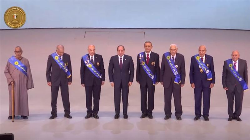 الرئيس السيسي يتوسط