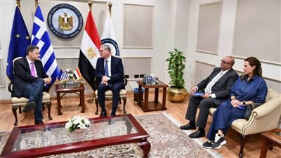 وزير البترول يبحث نقل وتخزين الهيدروجين الأخضر مع الجانب اليوناني 