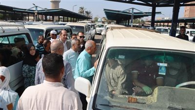 سكرتير بني سويف يتفقد الالتزام بتعريفة الأجرة عقب تحريك أسعار المواد البترولية