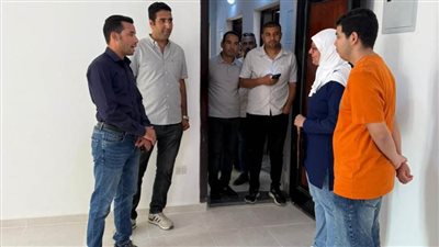 وزير الإسكان يُتابع تسليم وحدات 
