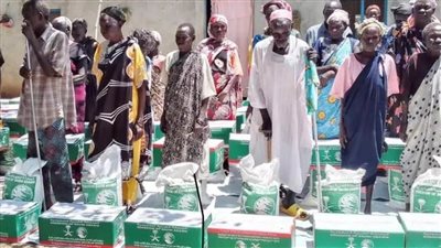 مركز الملك سلمان للإغاثة يوزع مساعدات غذائية في السودان
