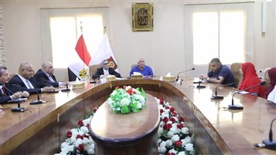 محافظ الوادي الجديد يبحث تنفيذ مقترح دراسي جديد لطلاب الثانوية العامة