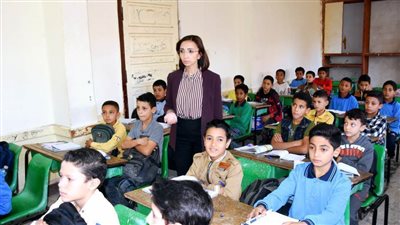 محافظ البحيرة: تفعيل مبدأ الثواب والعقاب وعدم السماح بأي تقصير أو تهاون في أداء الرسالة التعليمية