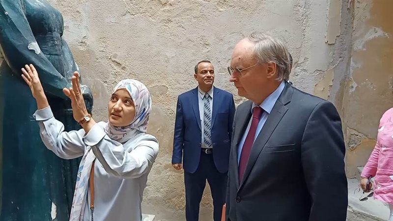 جولة السفير بدار