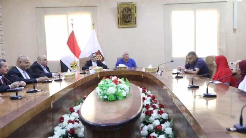 جانب من لقاء محافظ