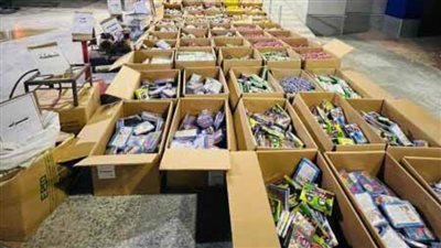 ضبط عامل بالفيوم يدير ورشة لتصنيع الألعاب النارية بحوزته حوالى 1,550 مليون قطعة 