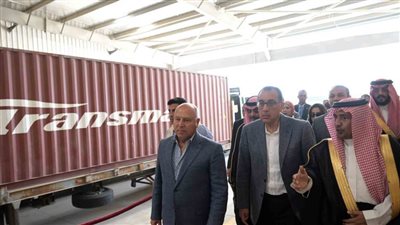 رئيس الوزراء يتفقد مصنع يونيفرسال للأثاث بحي عتاقة بمحافظة السويس