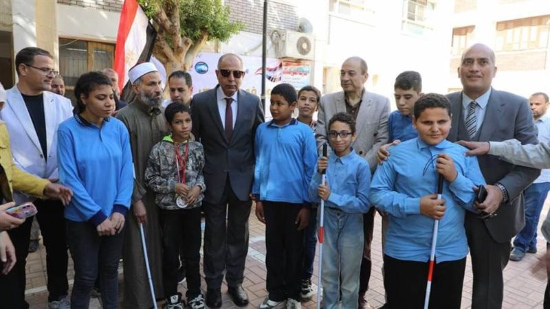 محافظ المنيا خلال