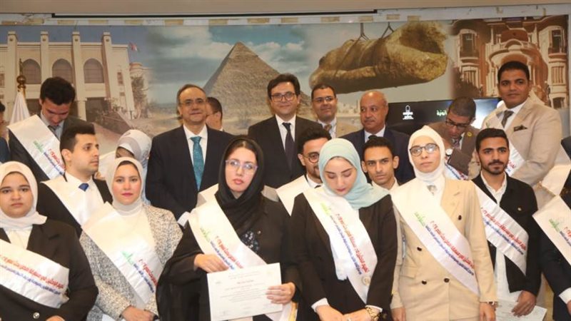 وزير الثقافة يكرم