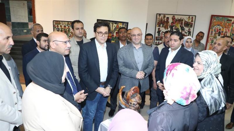 محافظ بنى سويف ووزير