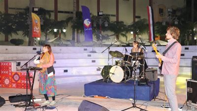 حفل فني لفريق الجاز العالمي على المسرح الروماني وسط إقبال وتفاعل الجمهور