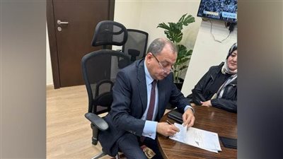 بشرى سارة.. رئيس جامعة بني سويف يوقع عقد أرض نادي أعضاء هيئة التدريس