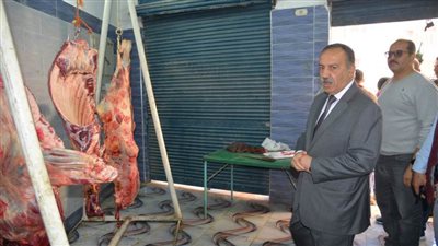 محافظ أسيوط يعلن طرح اللحوم البلدية بـ290 جنيهًا والبيض بـ150جنيهًا
