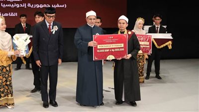 رئيس جامعة الأزهر يكرم خريجي الأزهر الإندونيسيين