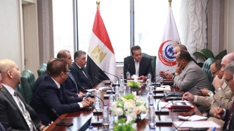 اجتماع وزير الصحة
