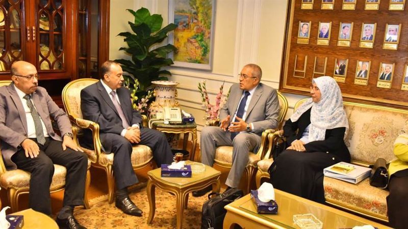 محافظ أسيوط يلتقي