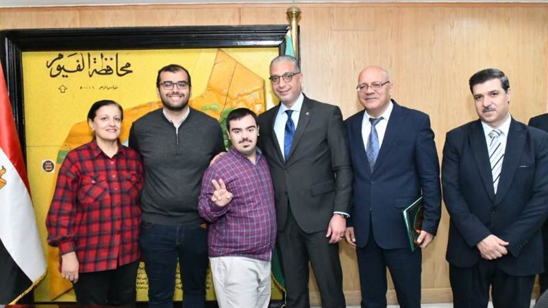 محافظ الفيوم خلال