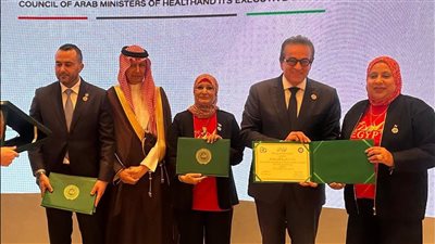 نقيب التمريض تتسلم جائزة 