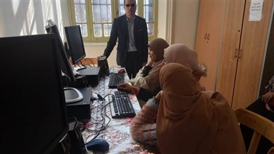 بالصور.. دورة لتعليم الكمبيوتر الناطق للطلاب المكفوفين بكلية الدراسات الإسلامية بدمنهور   