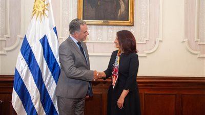 سفيرة مصر في مونتفيديو تسلّم أوراق اعتمادها لرئيس جمهورية الأوروجواي