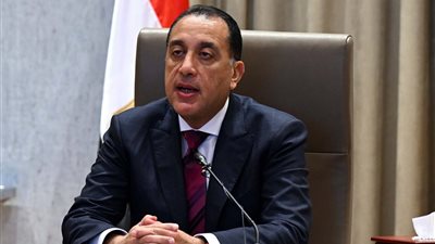 رئيس الوزراء يصل مطار القاهرة عائدًا من بيروت