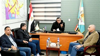 وزير الإسكان يعقد اجتماعاً بمقر جهاز مدينة الشيخ زايد