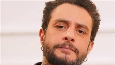    غياب أحمد الفيشاوي عن تشييع والدته يثير التساؤلات